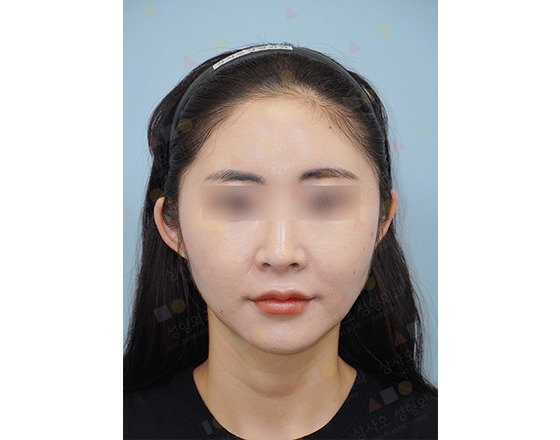 Woman with blurred eyes wearing headband